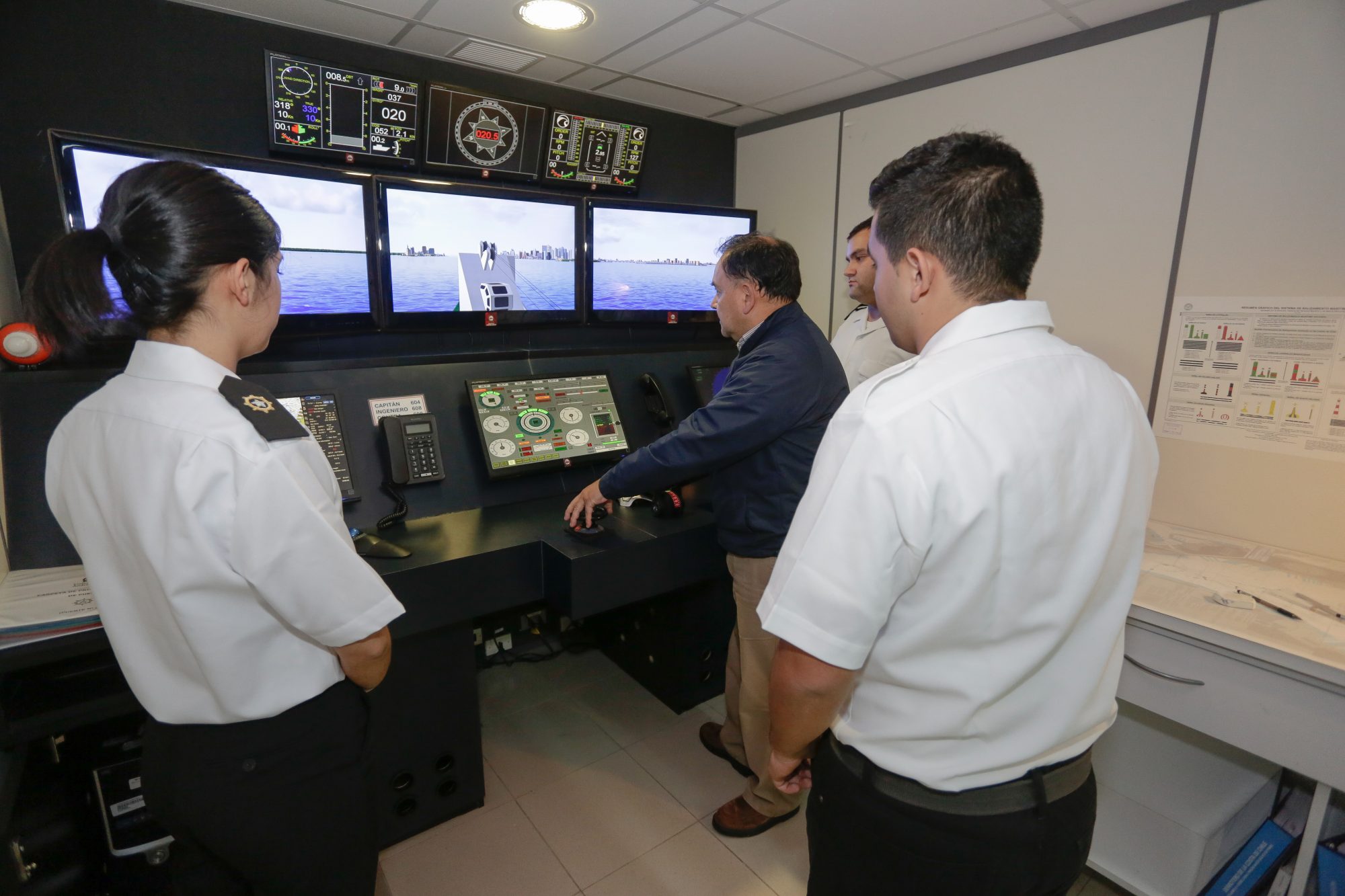 "Embárcate en nuestro buque mercante” es una de las charlas. En ella podrán conocer los simuladores de Ingeniería en Marina Mercante.