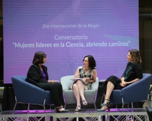Carolina Torrealba de UNAB en conversatorio del Banco Central 