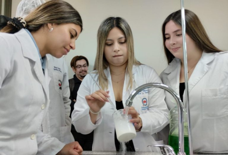 Química Y Farmacia Unab Inauguró Modernos Laboratorios 9880