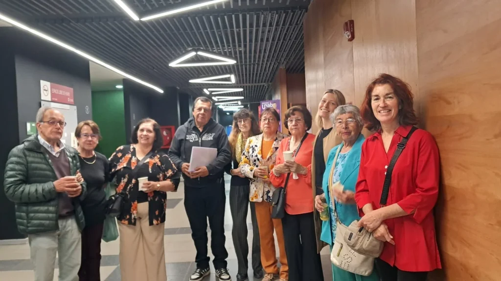 Las carreras de Psicopedagogía y Pedagogía en Educación Física UNAB, sede Viña del Mar, desarrollaron los Talleres de Primavera en donde potenciaron las habilidades cognitivas de adultos mayores por medio de actividades de lectura, escritura y actividad física.