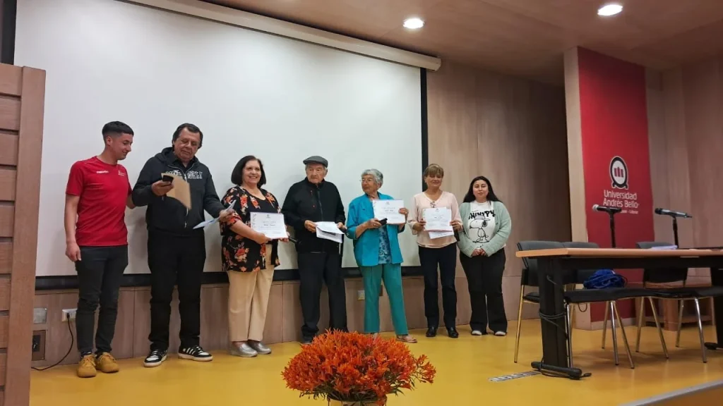 Las carreras de Psicopedagogía y Pedagogía en Educación Física UNAB, sede Viña del Mar, desarrollaron los Talleres de Primavera en donde potenciaron las habilidades cognitivas de personas mayores por medio de actividades de lectura, escritura y actividad física.