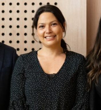 Agustina Alvarado, académica de la Escuela de Derecho de la Universidad Andrés Bello, sede Viña del mar, aclara cuáles son los escenarios que enfrenta el Presidente Boric tras la acusación de acoso sexual. El Desconcierto, 26 de noviembre de 2024.