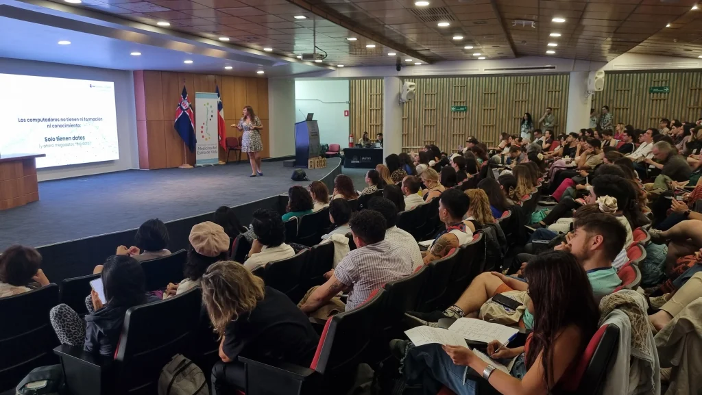 Dra. Carla Taramasco, directora del Instituto Tecnológico para la Innovación en Salud y Bienestar UNAB, formó parte del comité organizador del Congreso, que se realizó en el Campus Casona, y participó con la ponencia titulada “Inteligencia Artificial y su aplicación en la Medicina del Estilo de Vida”.