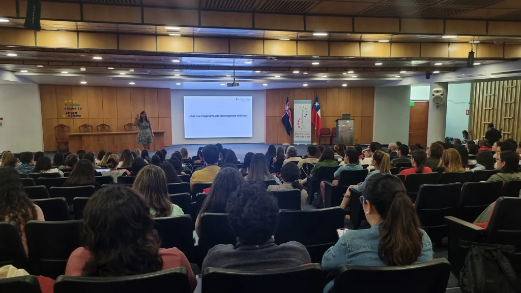 Dra. Carla Taramasco, directora del Instituto Tecnológico para la Innovación en Salud y Bienestar UNAB, formó parte del comité organizador del Congreso, que se realizó en el Campus Casona, y participó con la ponencia titulada “Inteligencia Artificial y su aplicación en la Medicina del Estilo de Vida”.