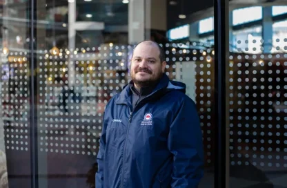 El Dr. Sebastián Klarian, investigador del Centro de Investigación Marina Quintay (CIMARQ) de la UNAB, comparte en sus clases la riqueza y los misterios de la vida que nace en el fondo de los océanos. Asimismo, está convencido de que los ecosistemas marinos están destinados a ser el futuro de la subsistencia humana.