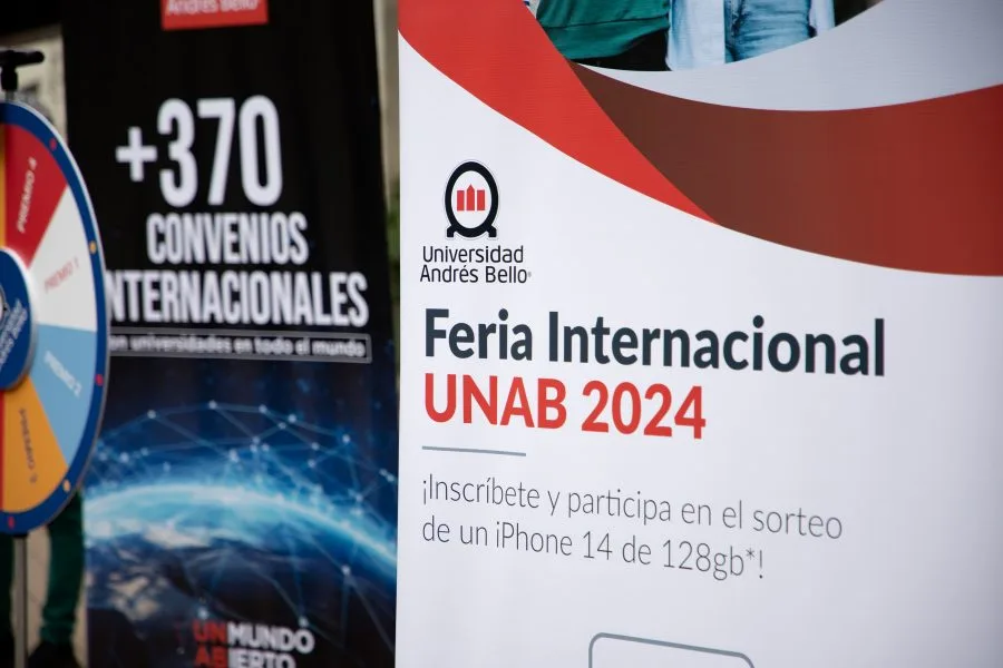 Los estudiantes pudieron conocer los más de 370 convenios que la Feria Internacional UNAB tiene con prestigiosas casas de estudios en el extranjero y que ofrece a sus estudiantes de pregrado.