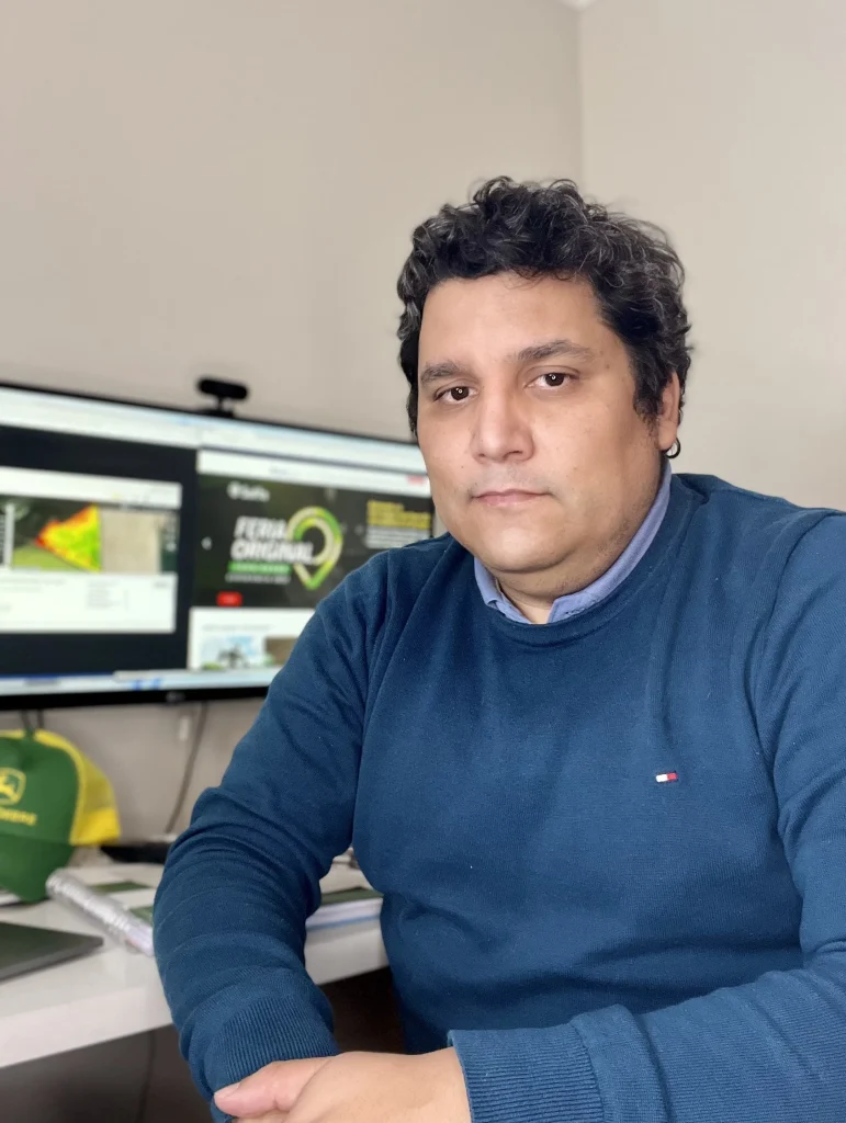 Daniel Aguayo, académico e investigador ITISB UNAB, explica cómo la inteligencia artificial y la química aúnan fuerzas para predecir el plegamiento de proteínas. El Mostrador, 04 de diciembre de 2024.