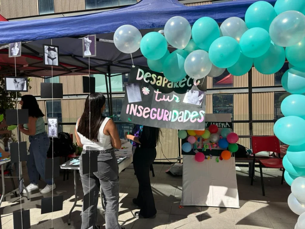 Alumnos de segundo año de Terapia Ocupacional UNAB presentaron sus Proyectos Creativos, en el cierre de la asignatura “Procesos Creativos Colectivos”, de la sede de Viña del Mar.