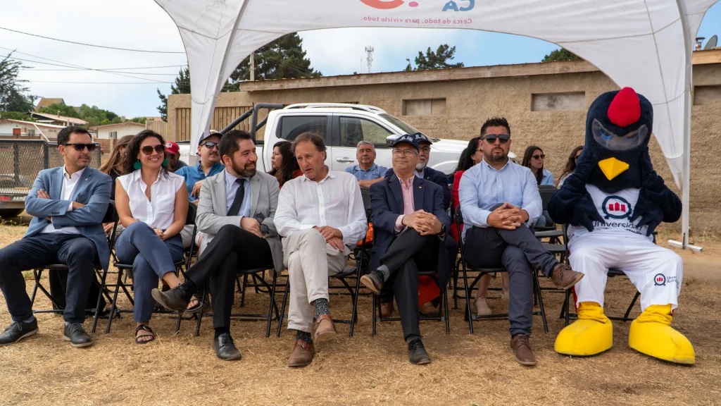 La U. Andrés Bello, a través de su sede de Viña del Mar, junto a la I. Municipalidad de Casablanca y su comunidad inauguraron dos nuevos Puntos Verdes para aportar a la carbono neutralidad y reducción de Gases de Efecto Invernadero.