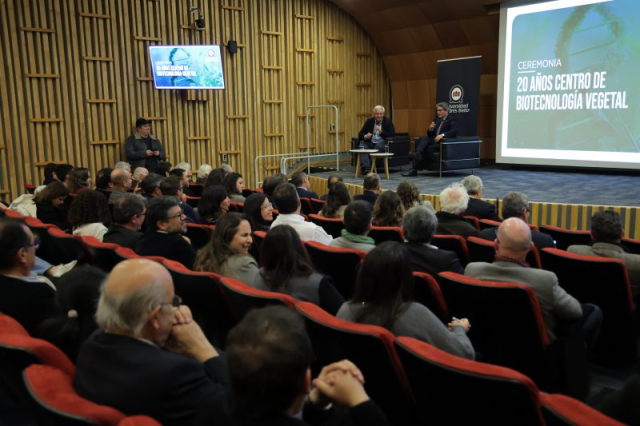 Centro de Biotecnología Vegetal UNAB