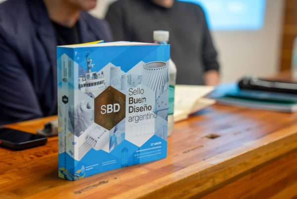 UNAB organizó charla sobre Diseño y Políticas Públicas: expuso destacado diseñador argentino Emmanuel Pan