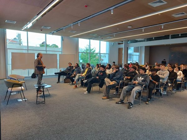 Director de Arquitectura UNAB Juan Paulo Alarcón visitó U. de Buenos Aires y UC de Uruguay