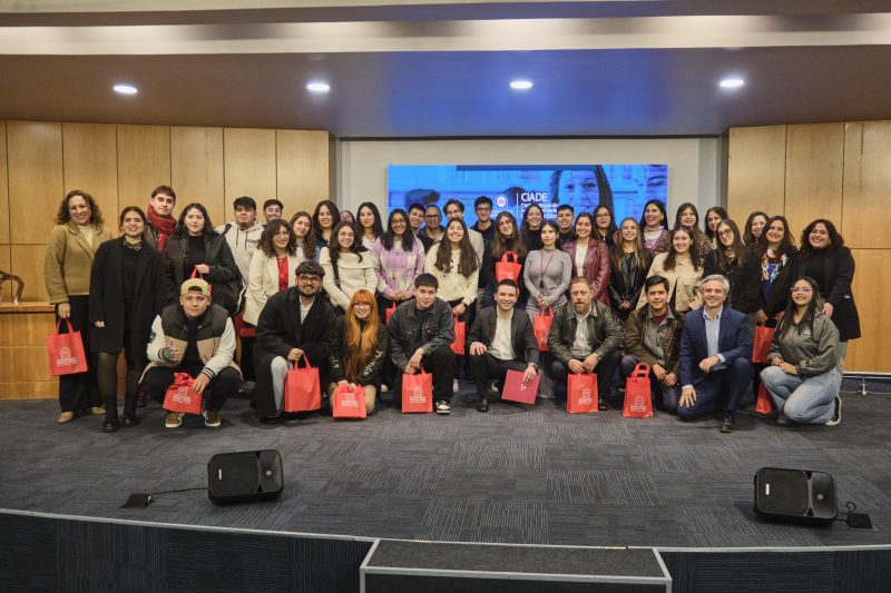 CIADE UNAB celebró el cierre del primer semestre 2025 con una ceremonia que visibilizó el compromiso de docentes, tutores y mentores.