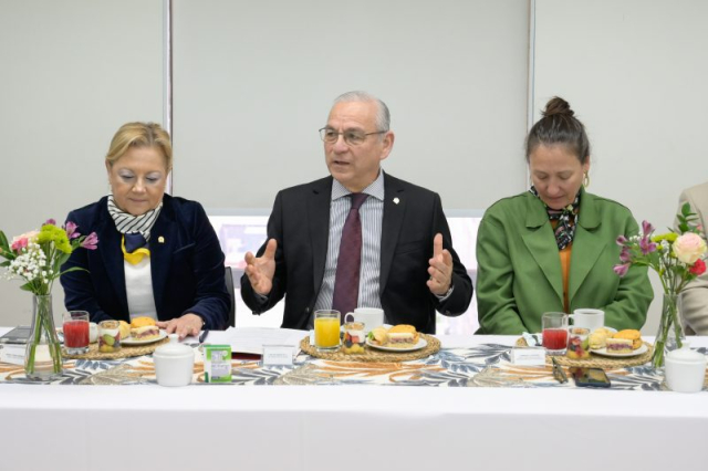 Desayuno-seleccionados-endowment-Conce-3717-800×532