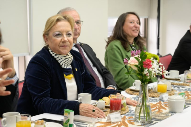 Desayuno-seleccionados-endowment-Conce-3847-800×532