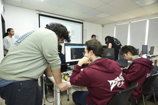 2°-Interescolar-de-Robotica-e-IA-Stgo-Campus-Antonio-Varas-100-900×601