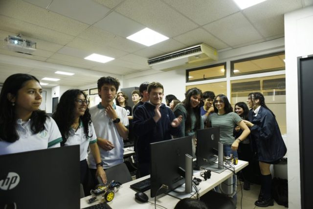 2°-Interescolar-de-Robotica-e-IA-Stgo-Campus-Antonio-Varas-37-900×601