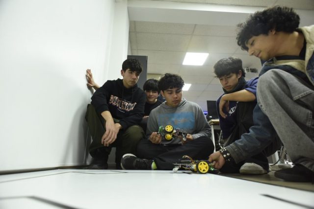 2°-Interescolar-de-Robotica-e-IA-Stgo-Campus-Antonio-Varas-87-900×601