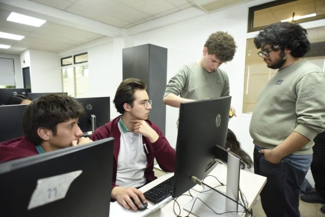 2°-Interescolar-de-Robotica-e-IA-Stgo-Campus-Antonio-Varas-94-900×601
