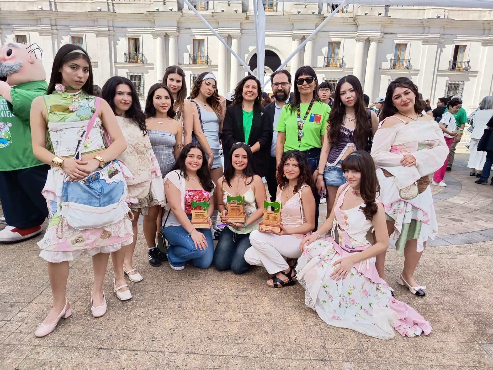 Estudiantes del Campus Creativo UNAB destacan con colección sustentable en la Feria de Educación Ambiental