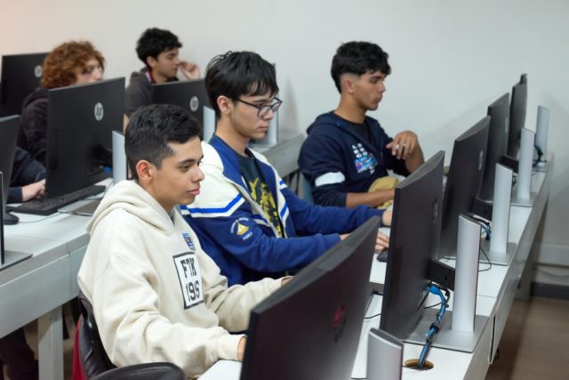 Interescolar-de-Robótica-e-IA-Conce-56365-900×601
