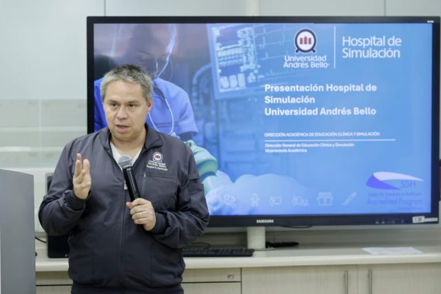 Ceremonia-colaboración-UNAB-–-AESCULAP-CR15-2000×1334