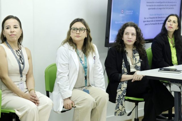 Ceremonia-colaboración-UNAB-–-AESCULAP-CR23-2000×1334