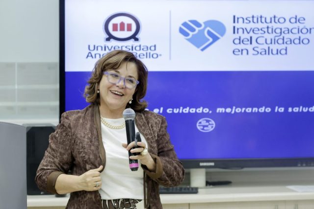 Ceremonia-colaboración-UNAB-–-AESCULAP-CR26-2000×1334