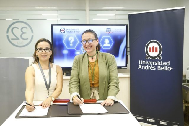 Ceremonia-colaboración-UNAB-–-AESCULAP-CR38-2000×1333