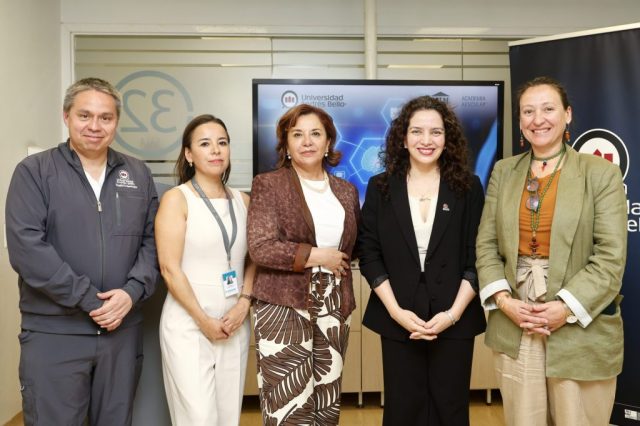 Ceremonia-colaboración-UNAB-–-AESCULAP-CR45-2000×1330