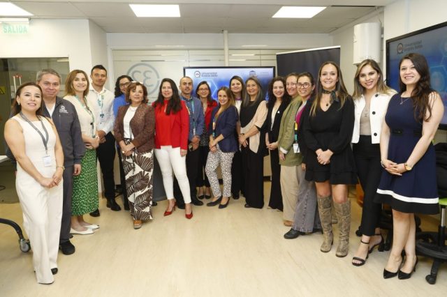 Ceremonia-colaboración-UNAB-–-AESCULAP-CR46-2000×1333