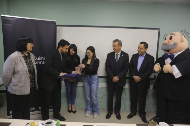 Entrega Beca Dr. Simi Santiago Endowment UNAB