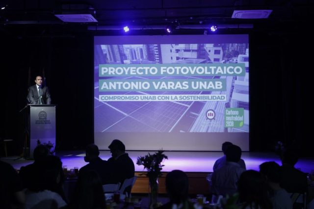 Inauguración-planta-fotovoltaica-Unab-CR01-2000×1333