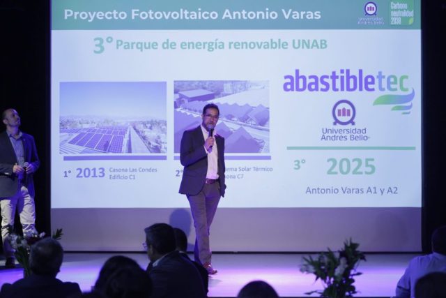 Inauguración-planta-fotovoltaica-Unab-CR32-2000×1334