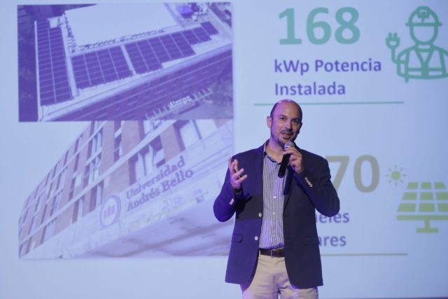 Inauguración-planta-fotovoltaica-Unab-CR36-2000×1334