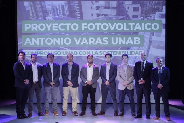 Inauguración-planta-fotovoltaica-Unab-CR62-2000×1334