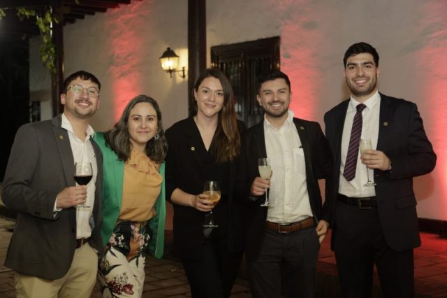 Premios-Alumni-2025-CR88-800×533