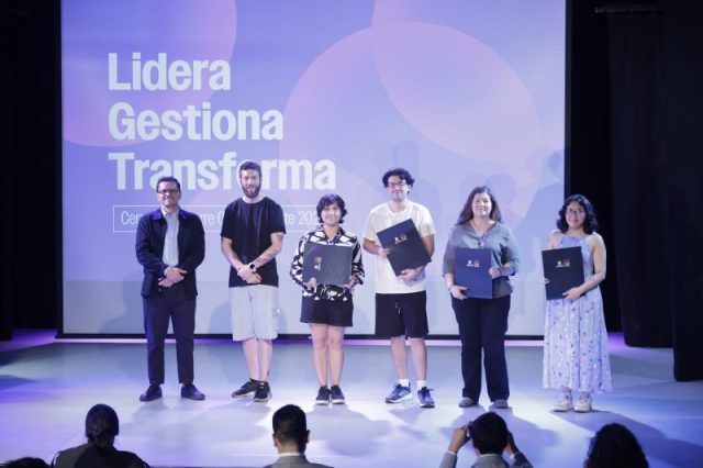 Ceremonia-Cierre-Curso-Sumate-Lideres-Estudiantiles-Sede-Santiago-CR17-800×533-1