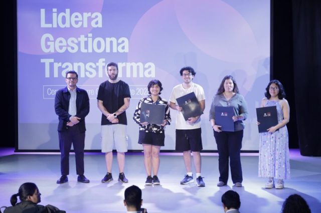 Ceremonia-Cierre-Curso-Sumate-Lideres-Estudiantiles-Sede-Santiago-CR18-800×533-1