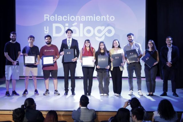 Ceremonia-Cierre-Curso-Sumate-Lideres-Estudiantiles-Sede-Santiago-CR19-800×533-1