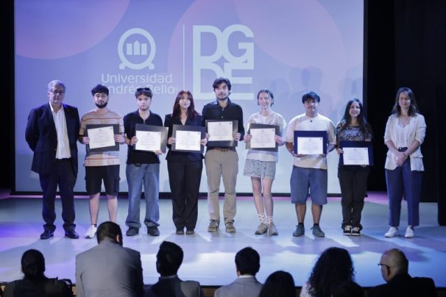 Ceremonia-Cierre-Curso-Sumate-Lideres-Estudiantiles-Sede-Santiago-CR21-800×533-1