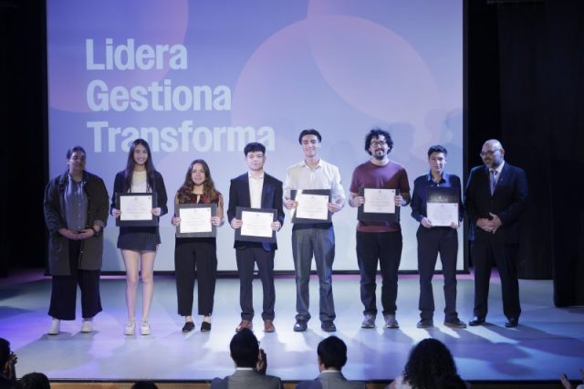 Ceremonia-Cierre-Curso-Sumate-Lideres-Estudiantiles-Sede-Santiago-CR26-800×533-1