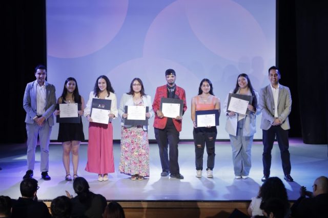 Ceremonia-Cierre-Curso-Sumate-Lideres-Estudiantiles-Sede-Santiago-CR27-800×533-1 (1)