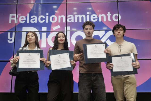 Ceremonia-Cierre-Curso-Sumate-Lideres-Estudiantiles-Sede-Santiago-CR48-800×533-1 (1)