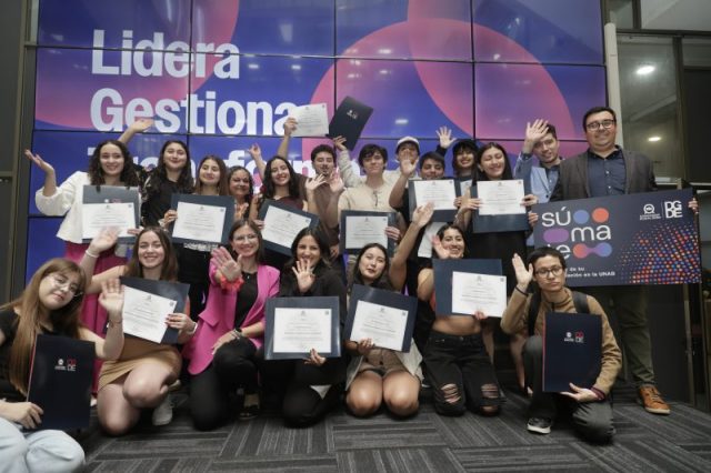 Ceremonia-Cierre-Curso-Sumate-Lideres-Estudiantiles-Sede-Santiago-CR50-800×533-1