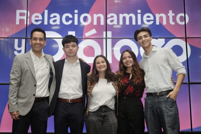 Ceremonia-Cierre-Curso-Sumate-Lideres-Estudiantiles-Sede-Santiago-CR65-800×533-1 (1)