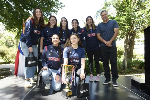 Ceremonia-de-Deportistas-Campus-Casona-Las-Condes-85-900×601