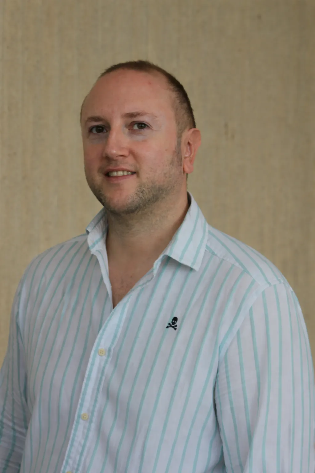 Orgullo UNAB | Atreverse es la clave, el sello creativo de Pablo Guzmán que rompe con lo convencional