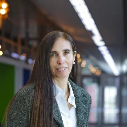 plataforma de investigación acelerada con inteligencia artificial