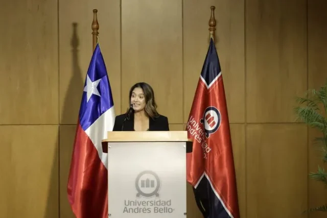 Lanzamiento-del-libro-Clara-y-Mauricio-una-historia-cultural-del-amor-CR21-700×467